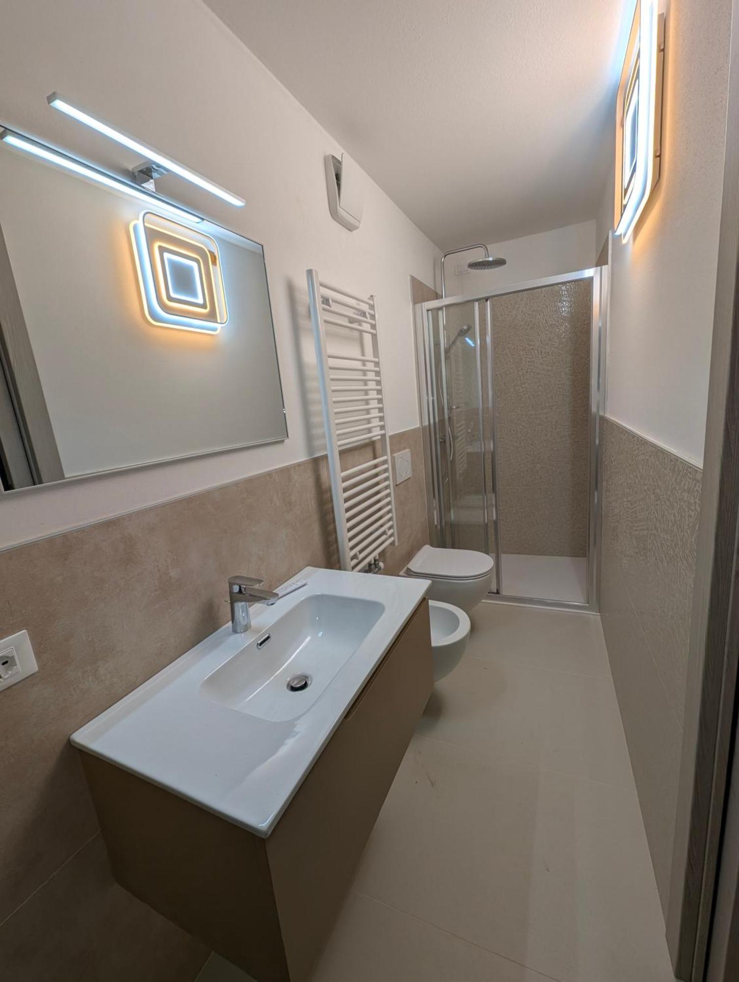 Spazioso E Completo Appartamento Con 3 Camere, Doppi Servizi, Fino A 8 Posti Letto ペダヴェーナ エクステリア 写真