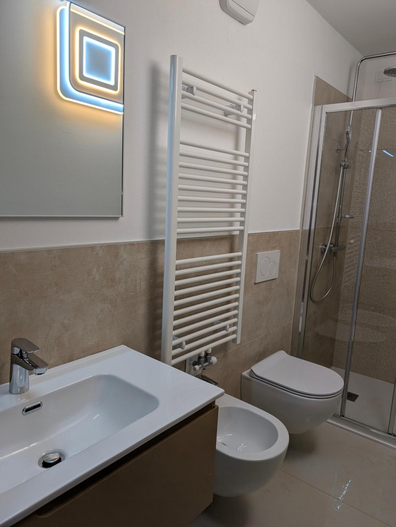Spazioso E Completo Appartamento Con 3 Camere, Doppi Servizi, Fino A 8 Posti Letto ペダヴェーナ エクステリア 写真